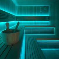 AWT THE CUBE X7-R PRO Hemlock exteriérová sauna s pergolou 300x635 12kW EOS BIO Cubo