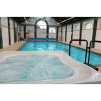 Komerčná vírivka s prelivom Riverflow a systémom pieskovej filtrácie