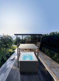 Automatický zdvíhací termokryt pre plavecký bazén alebo vírivku