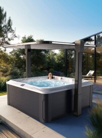 Automatický zdvíhací termokryt pre plavecký bazén alebo vírivku