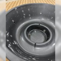 Okrúhla kúpacia kaďa s integrovaným ohrievačom v schodoch/terase