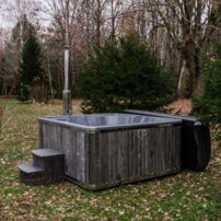 Štvorcová kúpacia kaďa, integrovaná pec 220×220