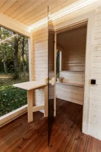 LUX REVERSE sauna s predsieňou 245 × 400 cm