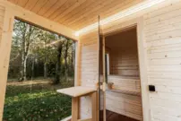 LUX REVERSE sauna s predsieňou 245 × 400 cm