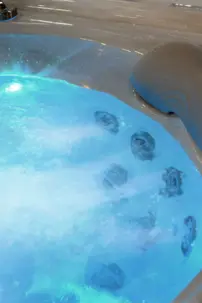 Infinity 1,6 vírivka 200 x 164 x 82 cm