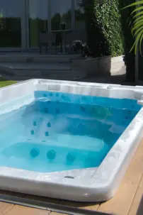 Infinity 1,6 vírivka 200 x 164 x 82 cm