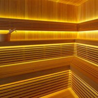 AWT THE CUBE X7-L PRO Hemlock exteriérová sauna s pergolou 300x635 12kW EOS BIO Cubo