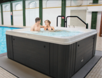 Komerčná vírivka s prelivom Riverflow a systémom pieskovej filtrácie