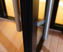 AWT THE CUBE X7-R PRO Hemlock exteriérová sauna s pergolou 300x635 12kW EOS BIO Cubo